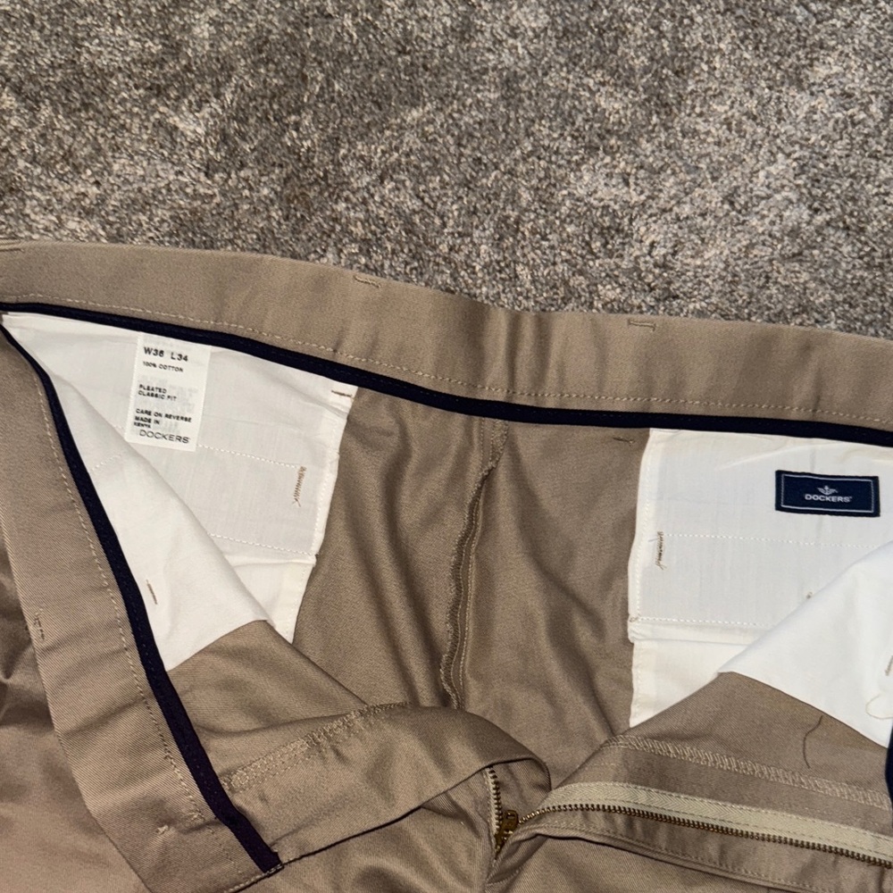 Vintage Dockers Men's Tan pleated classic Chinos
